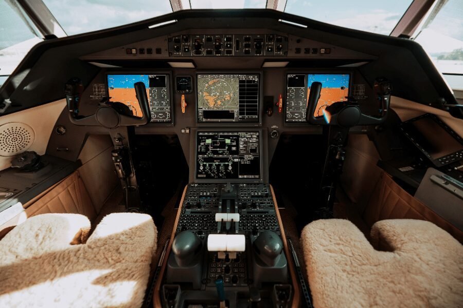 EMMAZE BLOG | Aviation Photography: Best Tips for a Great Private Jet Listing - Cockpit